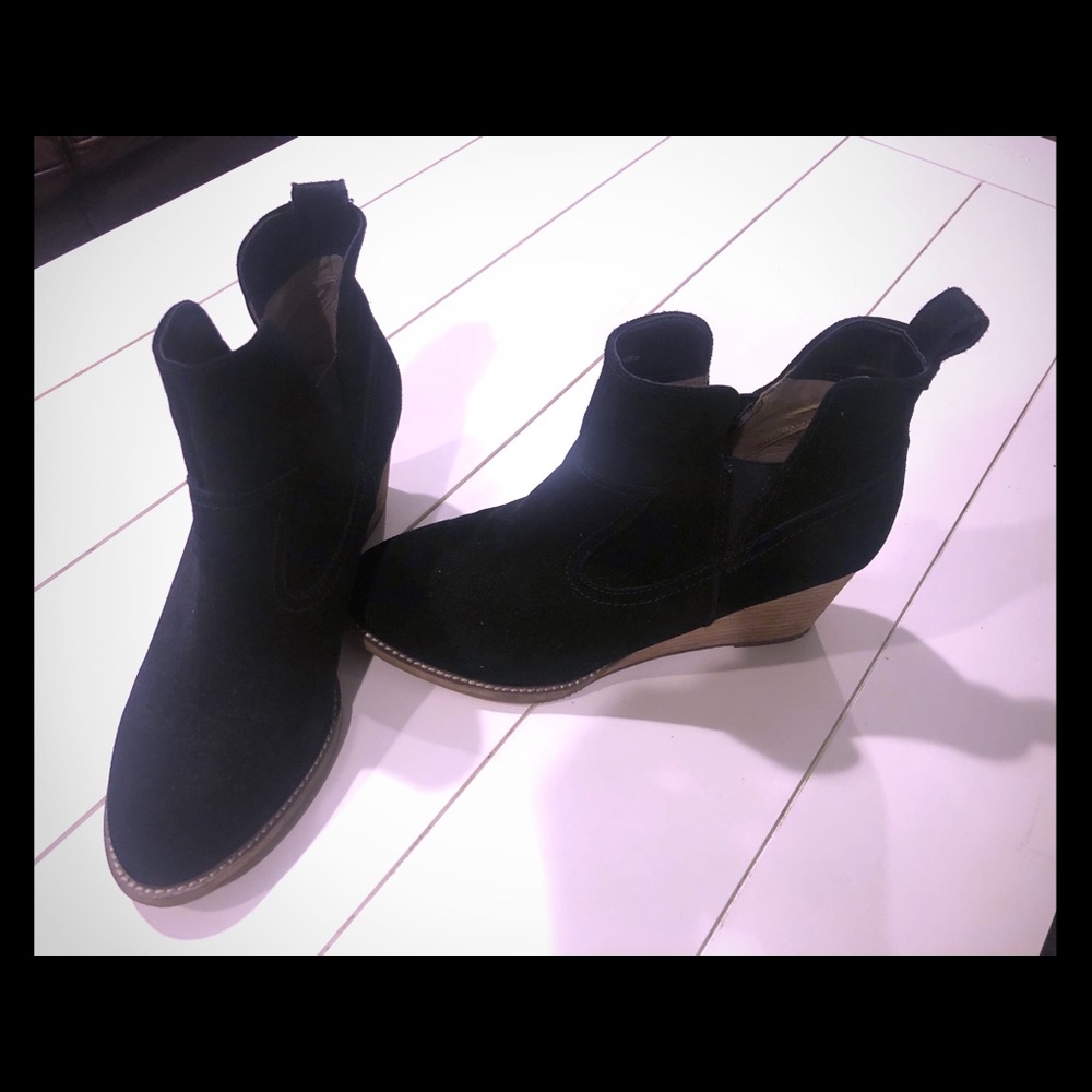 EUC Blondo Wedge Booties